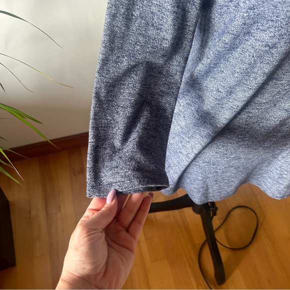 EDDIE BAUER size M blue long sleeve long fitted shirt with scoop neck - Picture 3 of 7